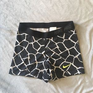Nike Pros 3 inch Shorts Women's Large
